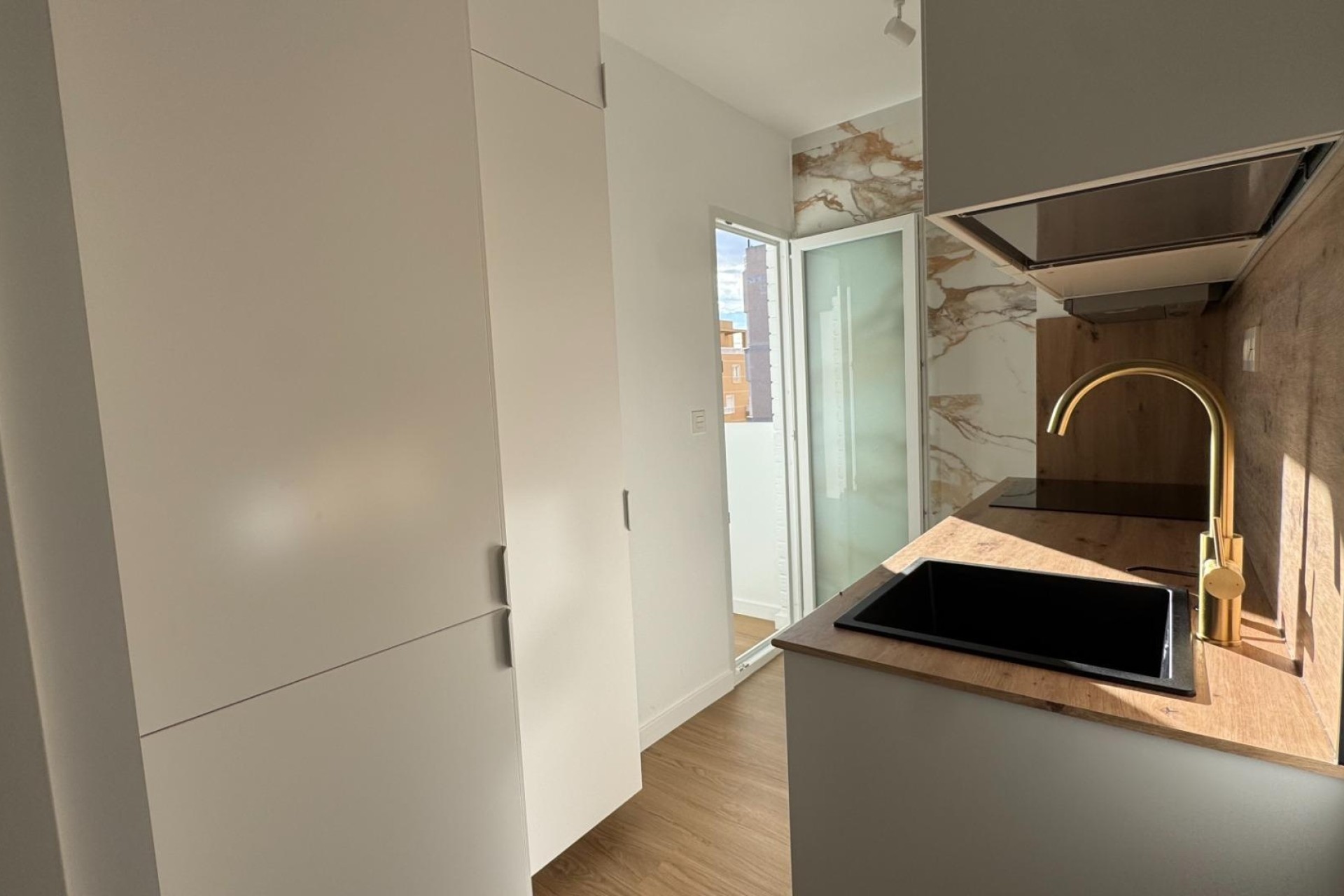 Resale - Apartment / Flat -
Torrevieja - Punta Prima