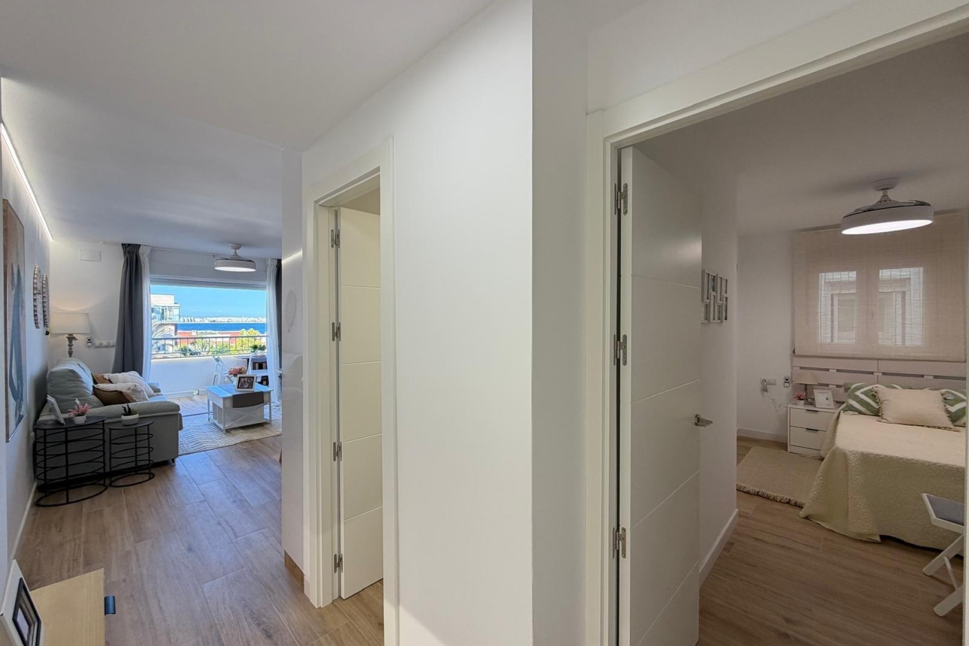 Resale - Apartment / Flat -
Torrevieja - Punta Prima