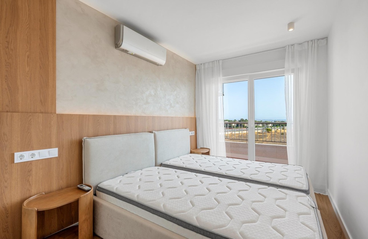 Resale - Apartment / Flat -
Torrevieja - Punta Prima