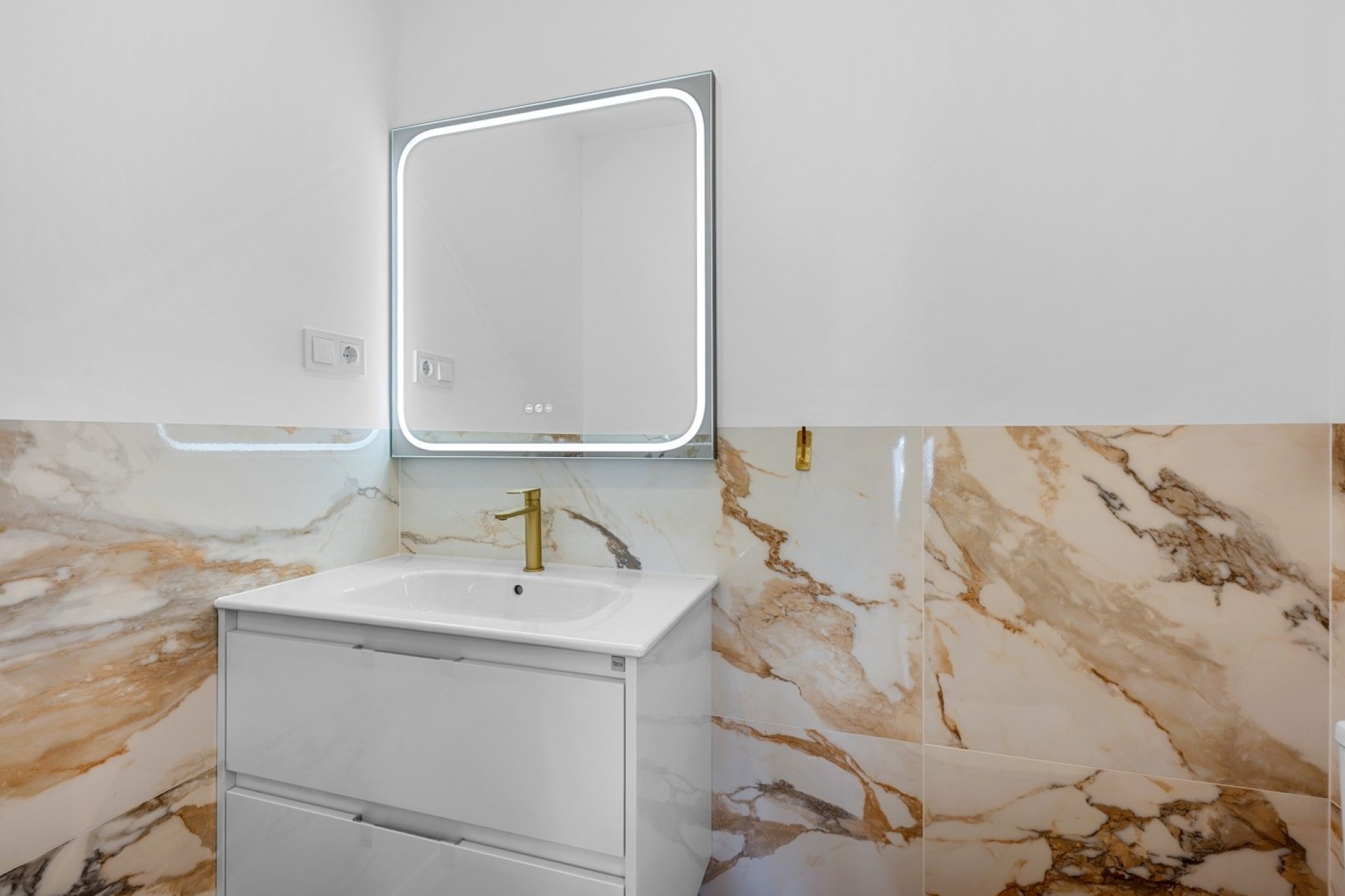 Resale - Apartment / Flat -
Torrevieja - Punta Prima