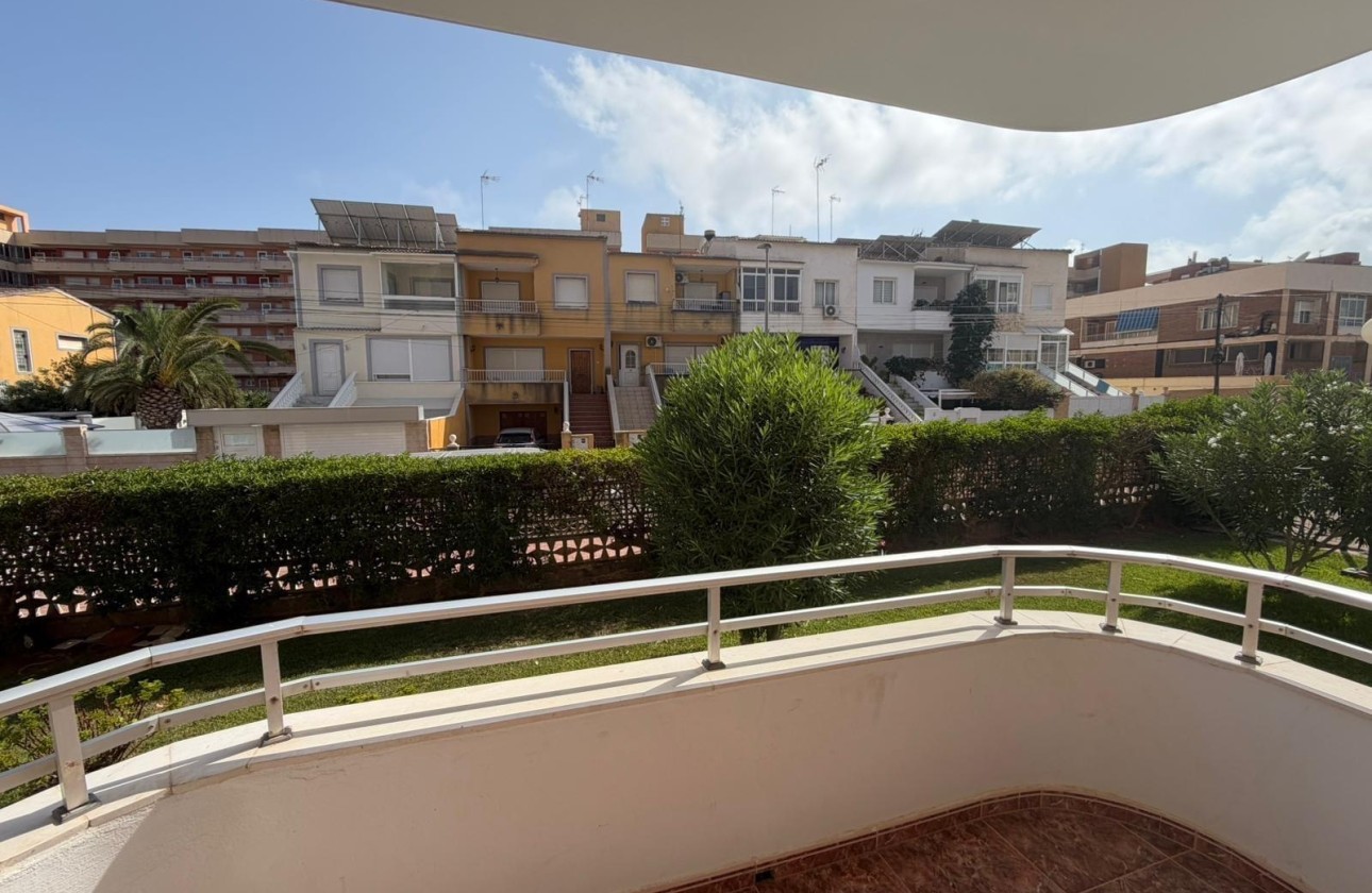 Resale - Apartment / Flat -
Torrevieja - Punta Prima