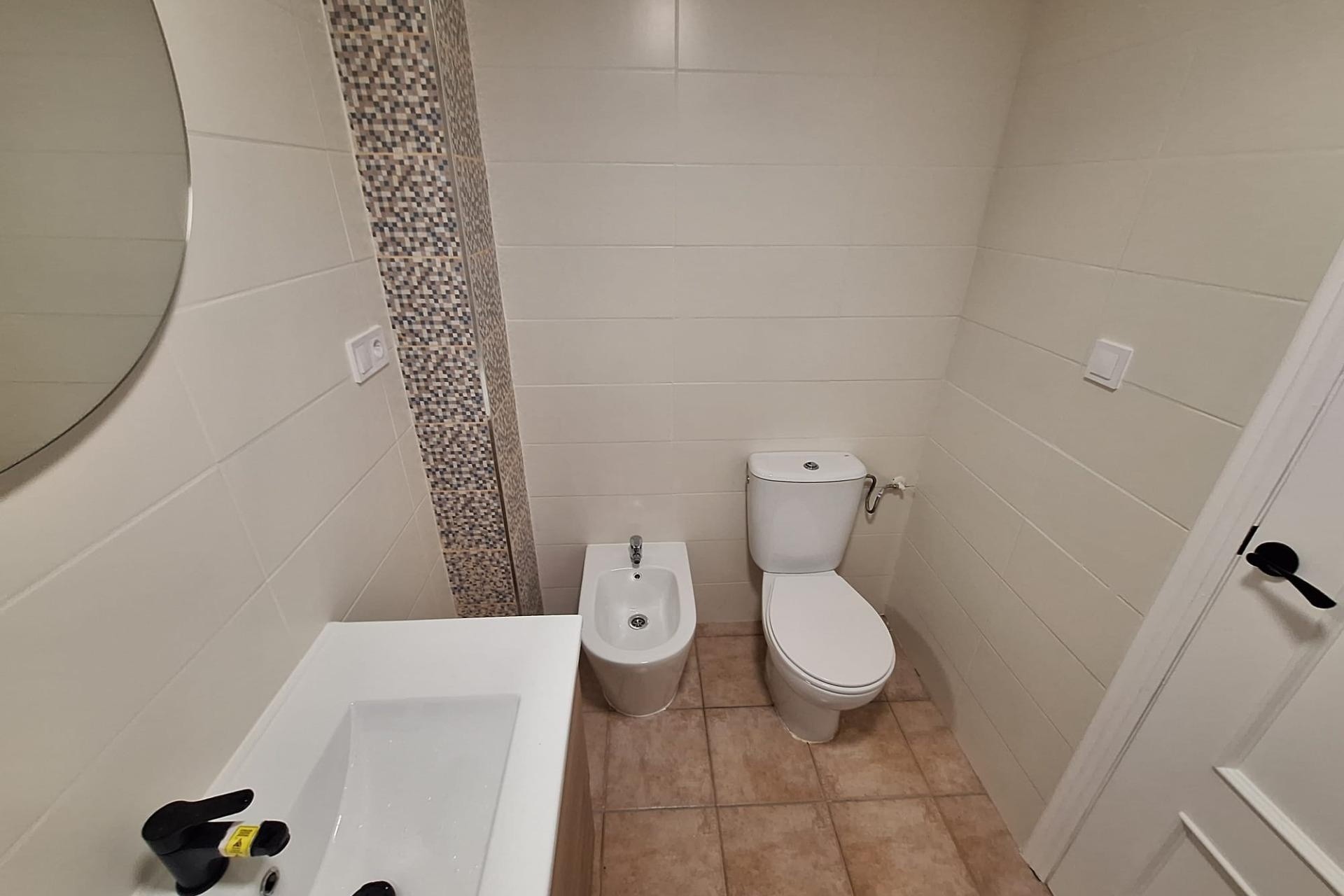Resale - Apartment / Flat -
Torrevieja - Sector 25