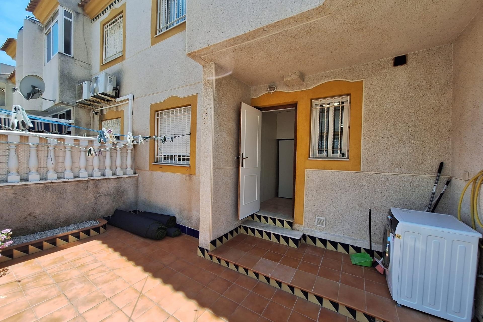 Resale - Apartment / Flat -
Torrevieja - Sector 25
