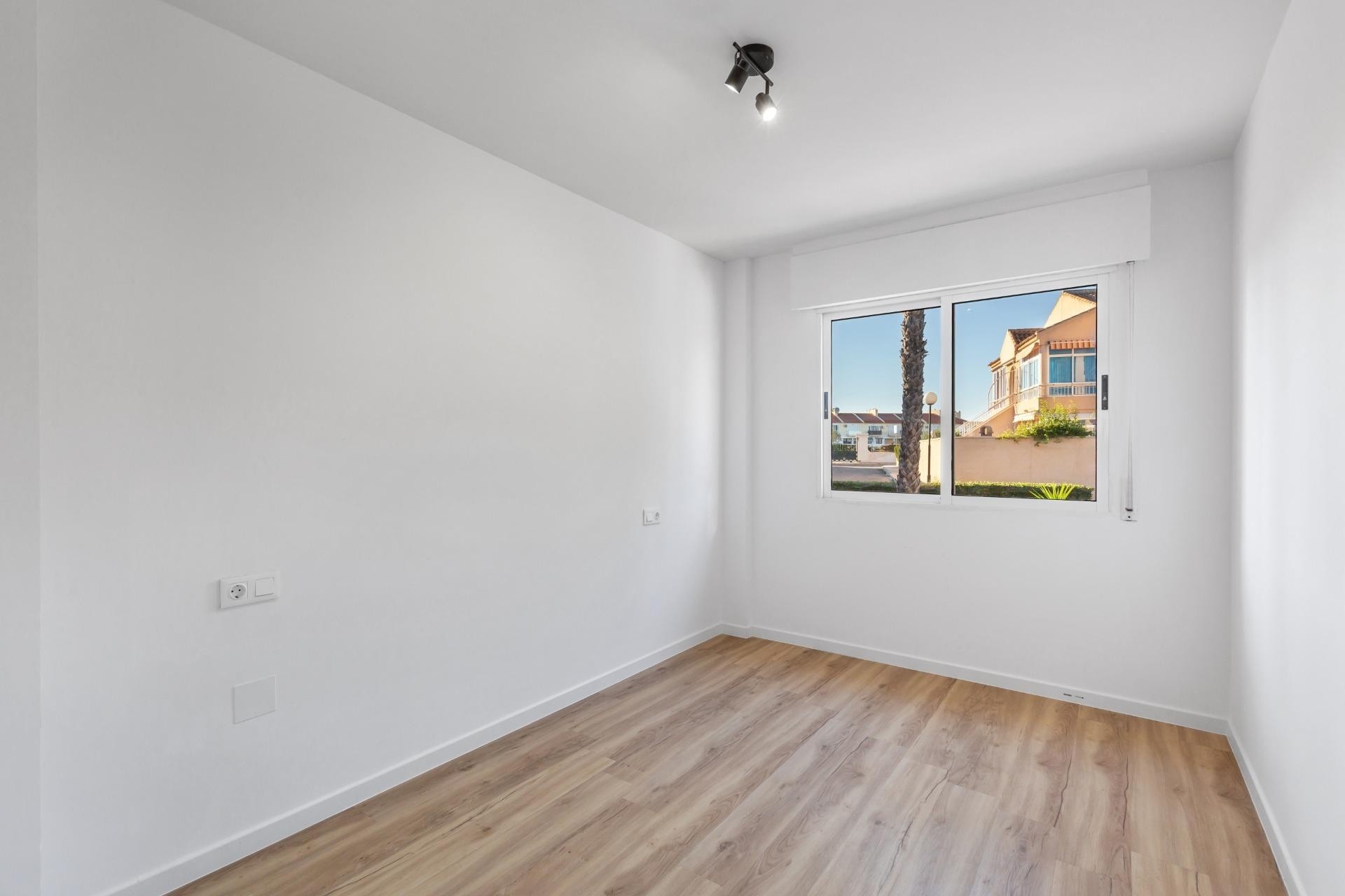 Resale - Apartment / Flat -
Torrevieja - Torreblanca