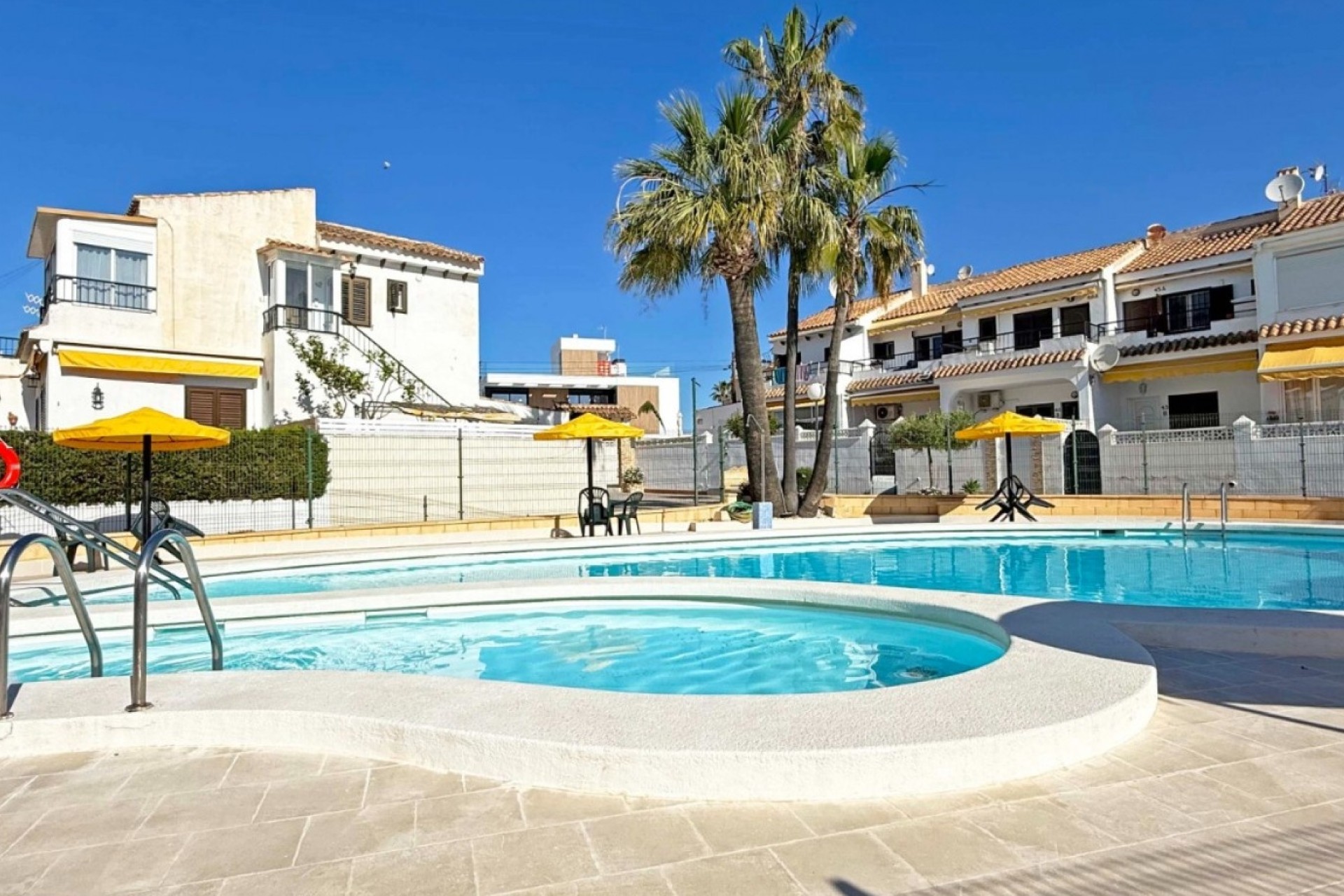 Resale - Apartment / Flat -
Torrevieja - Torrelamata - La Mata