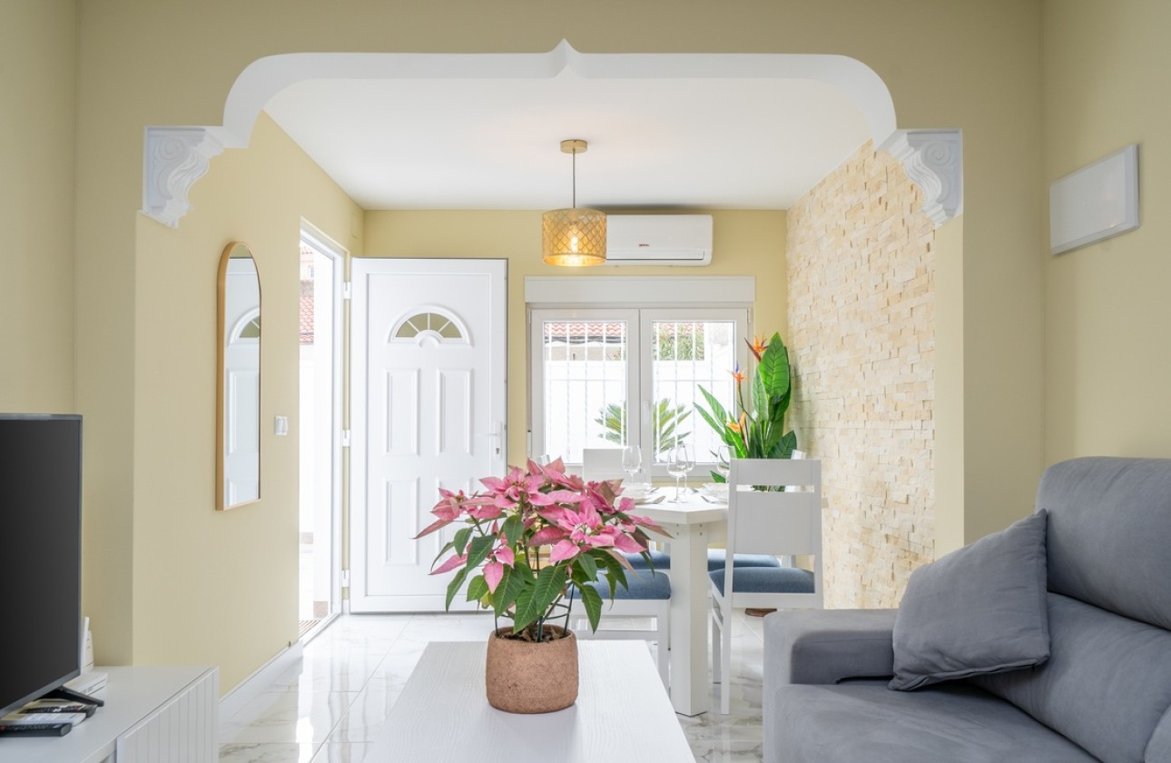 Resale - Apartment / Flat -
Torrevieja - Torreta
