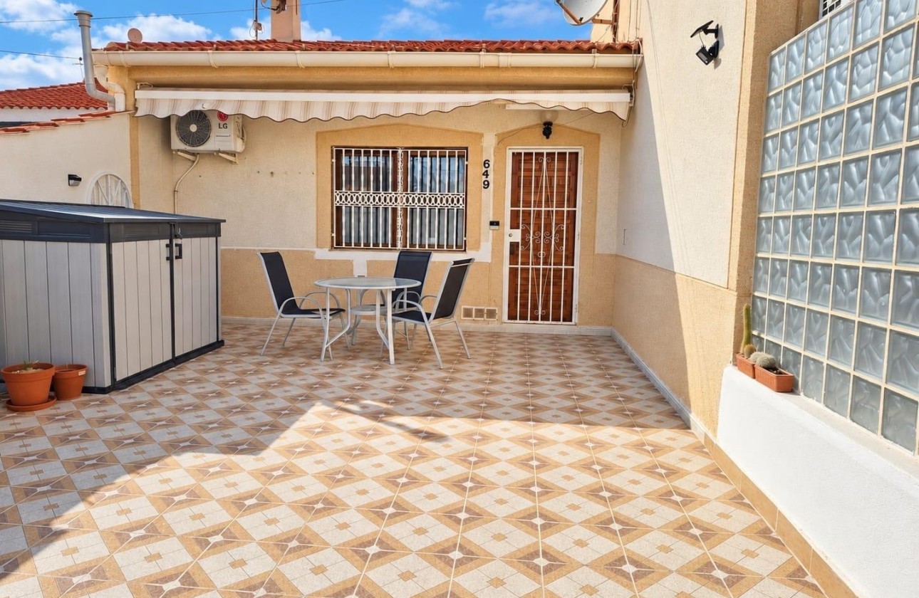 Resale - Apartment / Flat -
Torrevieja - Torretas
