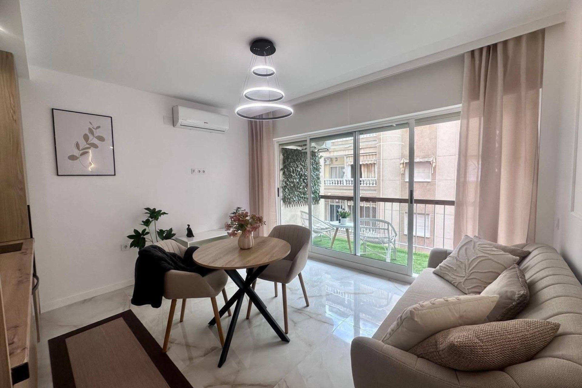 Resale - Apartment / Flat -
Torrevieja