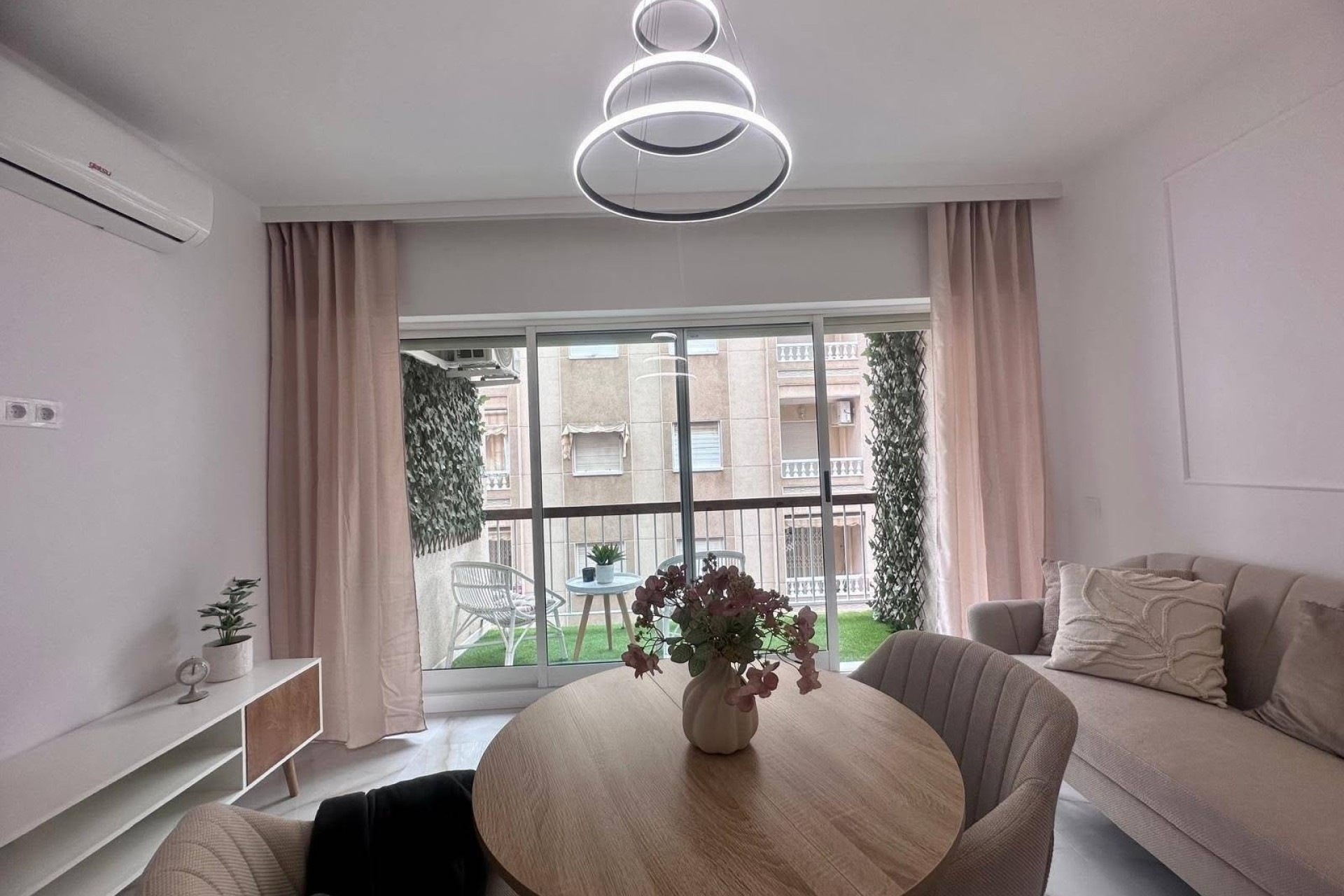 Resale - Apartment / Flat -
Torrevieja