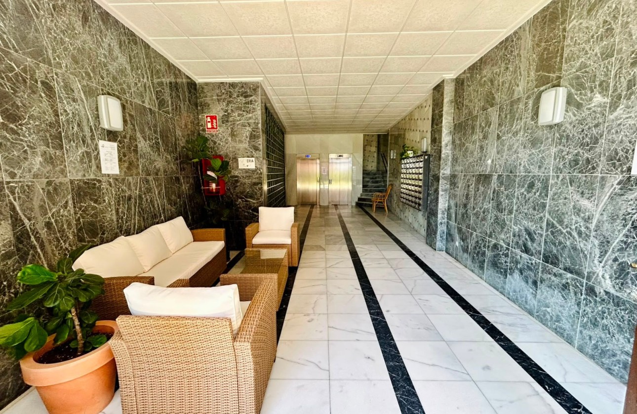 Resale - Apartment / Flat -
Torrevieja
