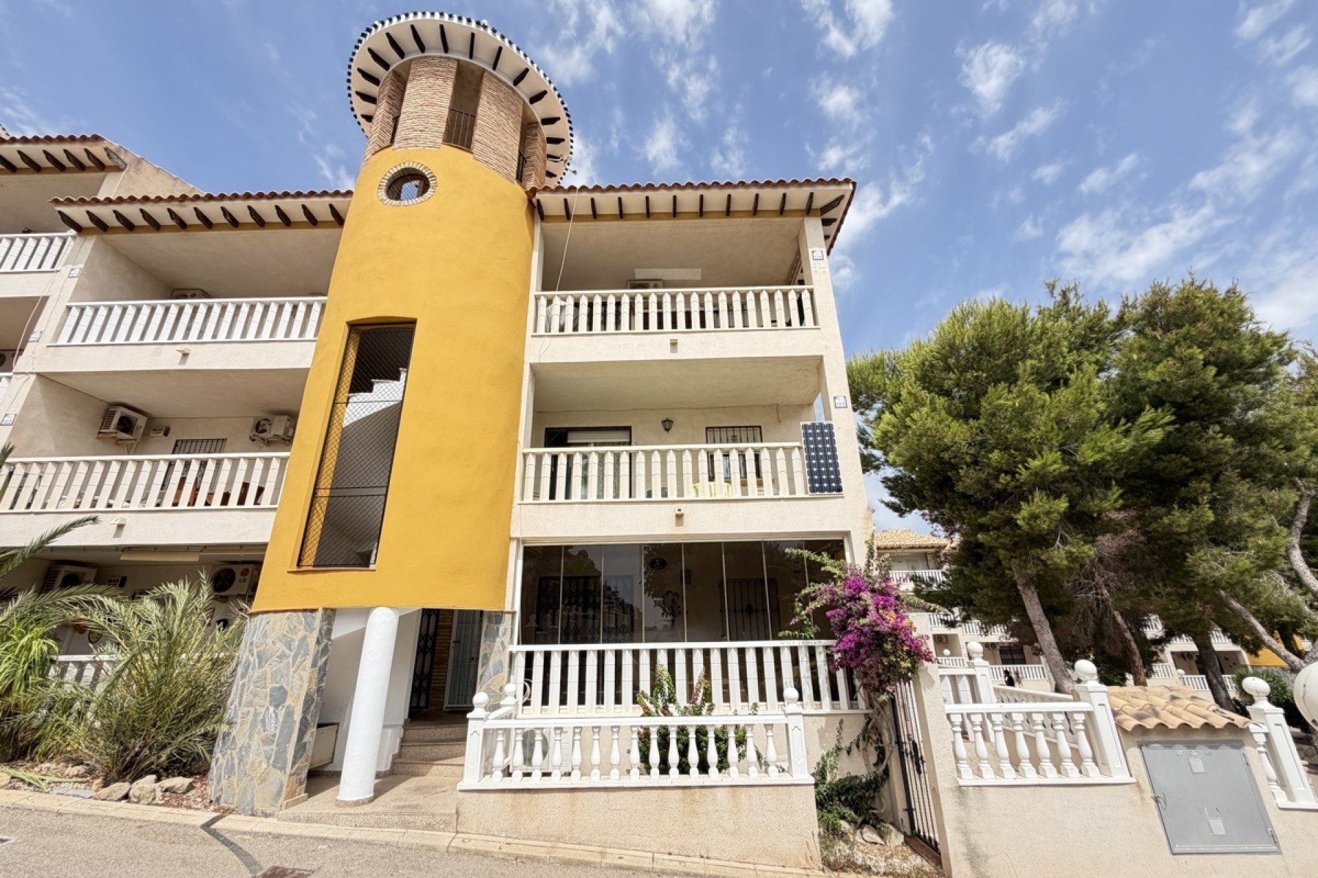 Resale - Apartment / Flat -
Villamartín