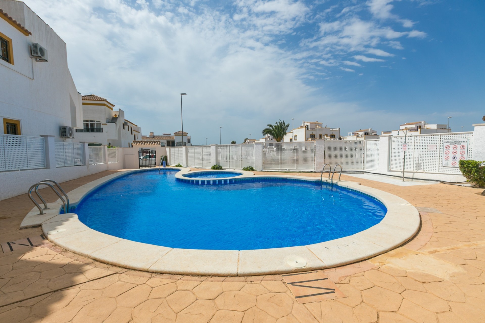 Resale - Apartment / Flat -
Vistabella - Vistabella Golf