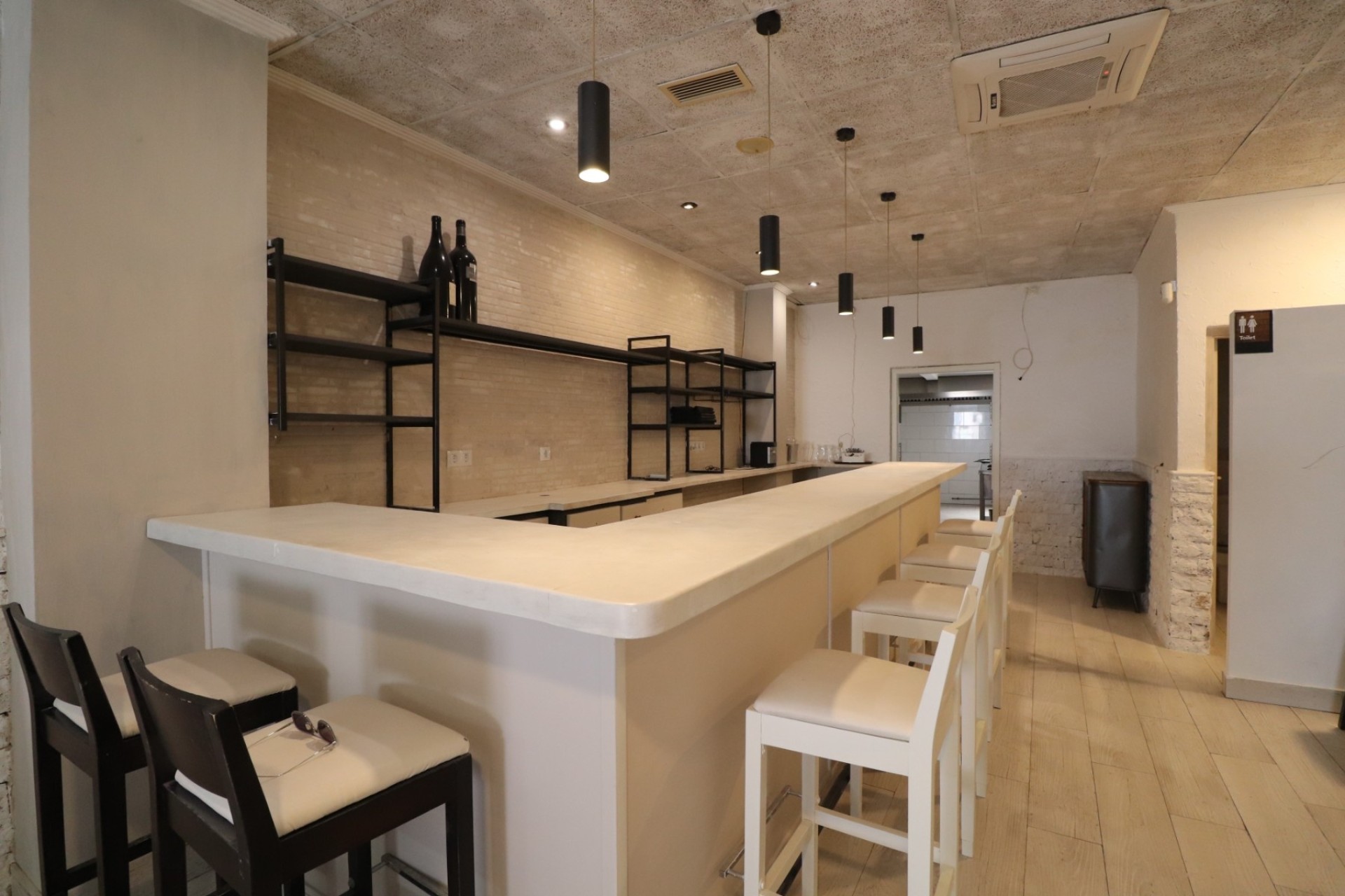 Resale - Commercial -
Benijofar