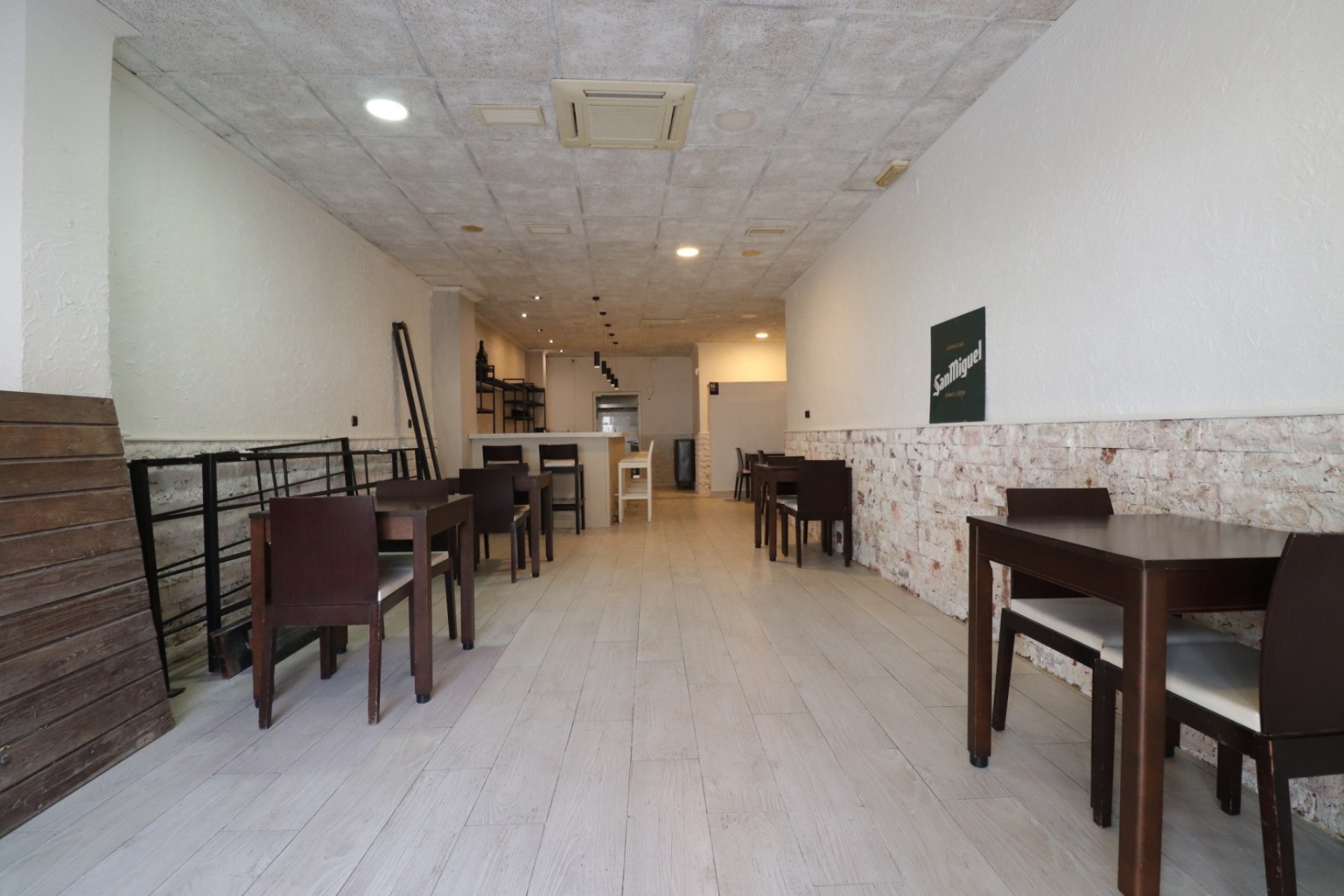 Resale - Commercial -
Benijofar