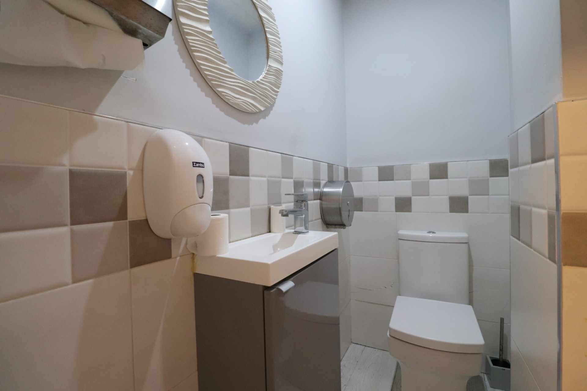 Resale - Commercial -
Benijofar