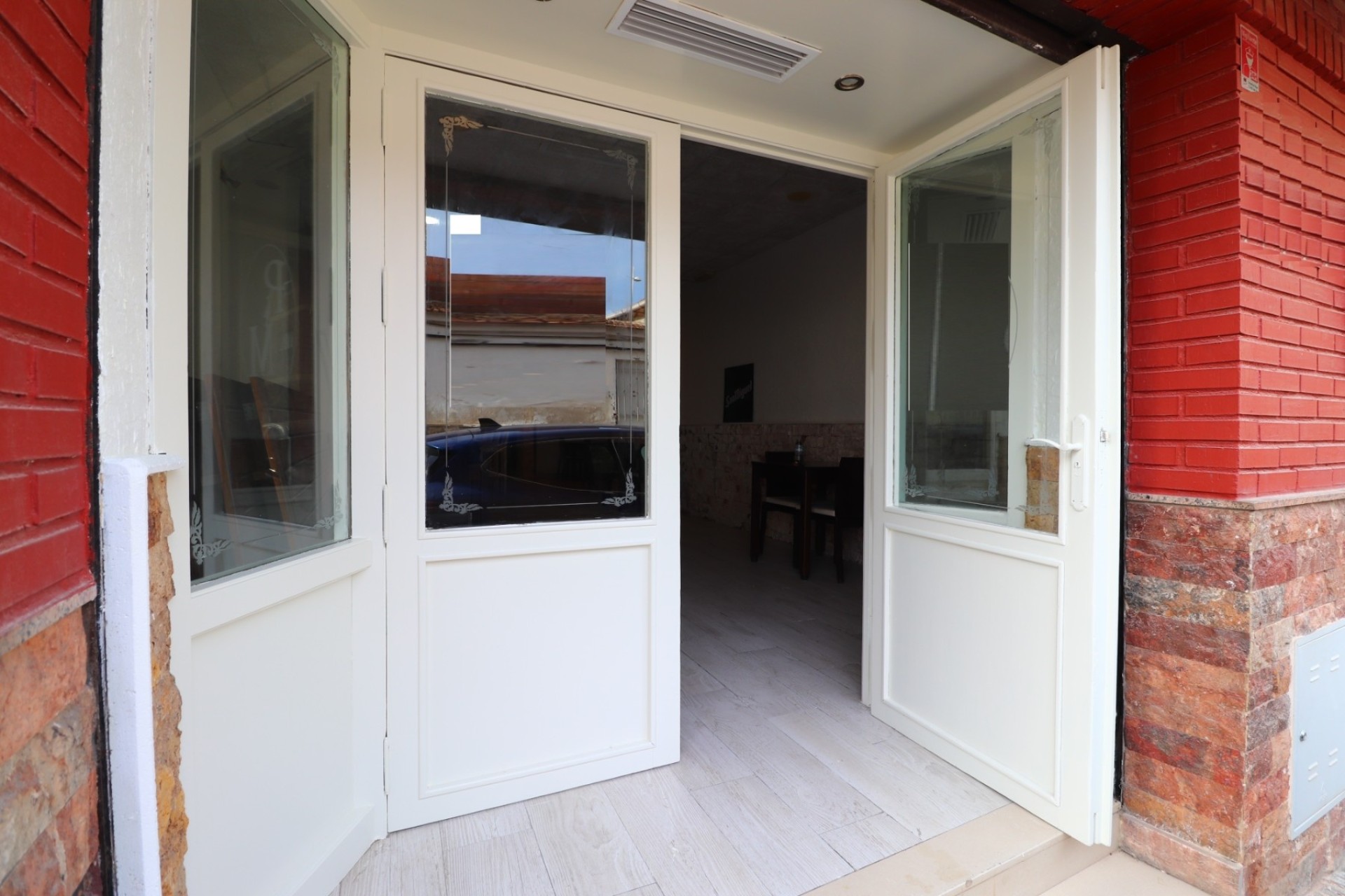 Resale - Commercial -
Benijofar