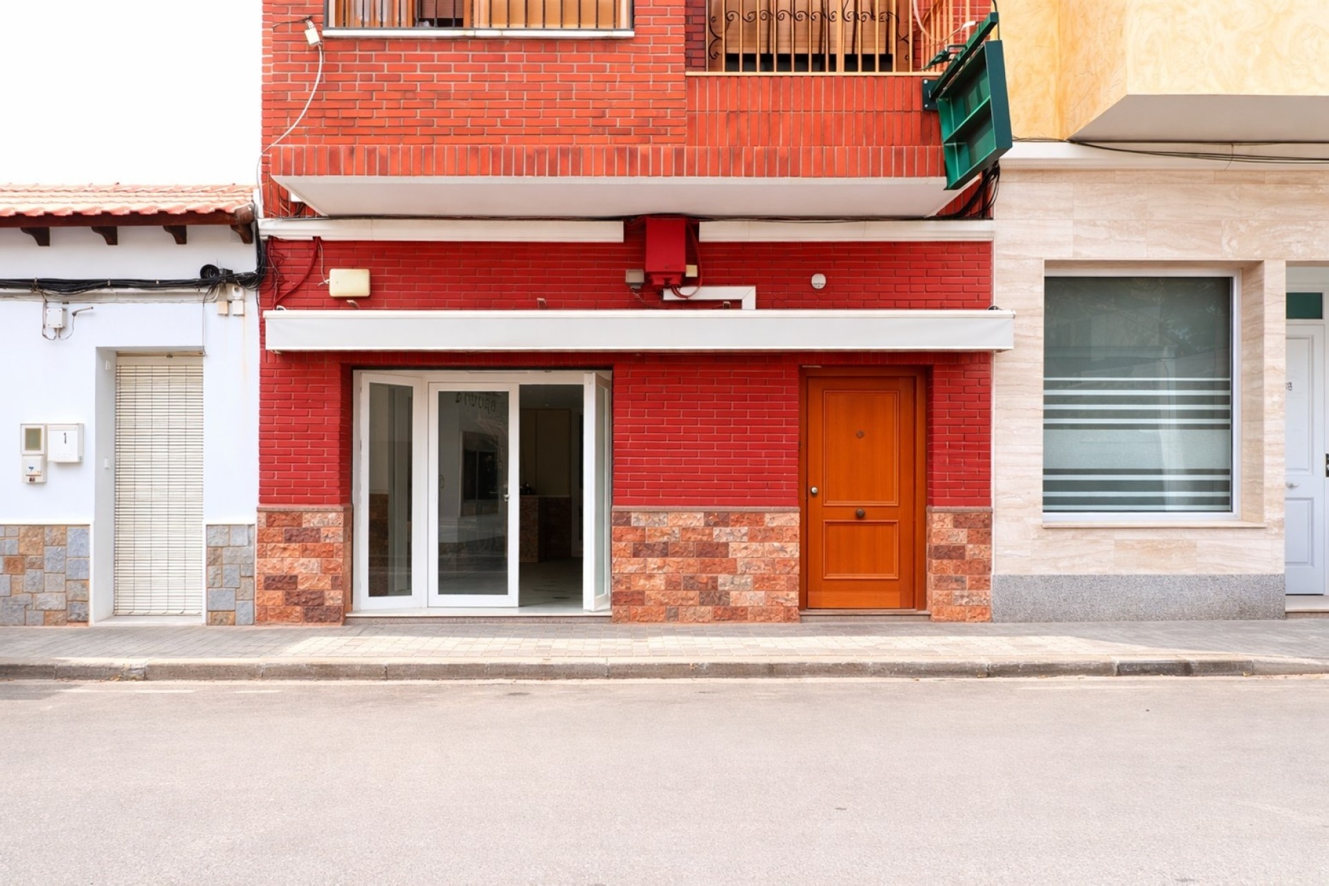 Resale - Commercial -
Benijofar