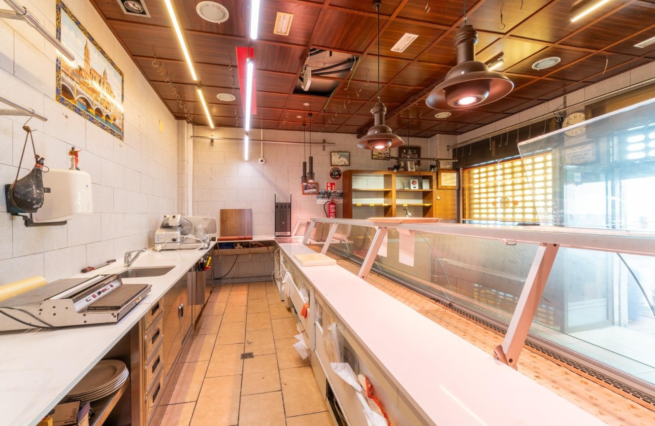 Resale - Commercial -
Torrevieja - Paseo maritimo