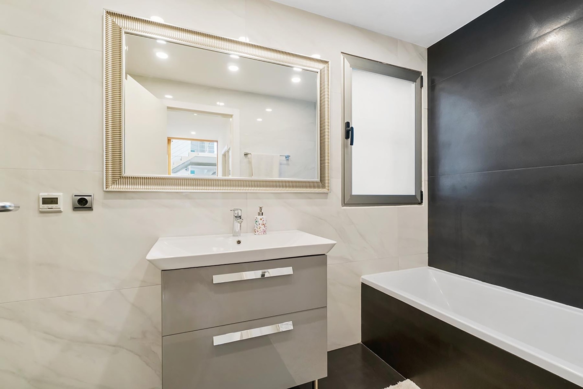 Resale - Detached Villa -
Alicante - Campoamor