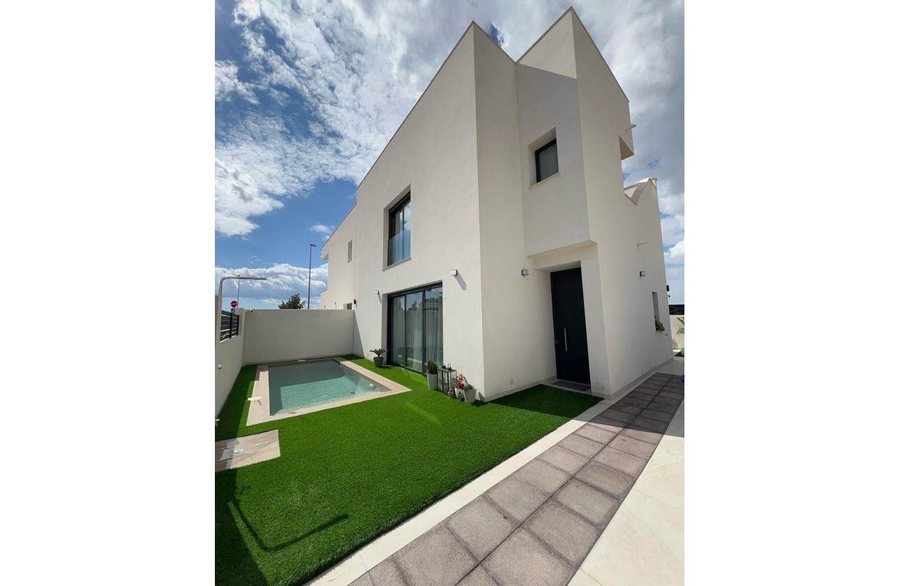Resale - Detached Villa -
Benijofar