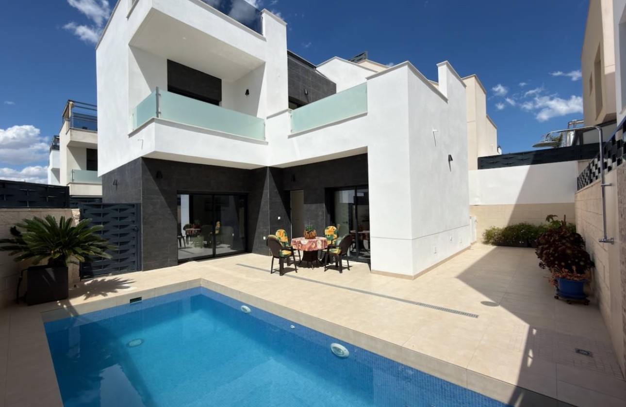 Resale - Detached Villa -
Benijofar