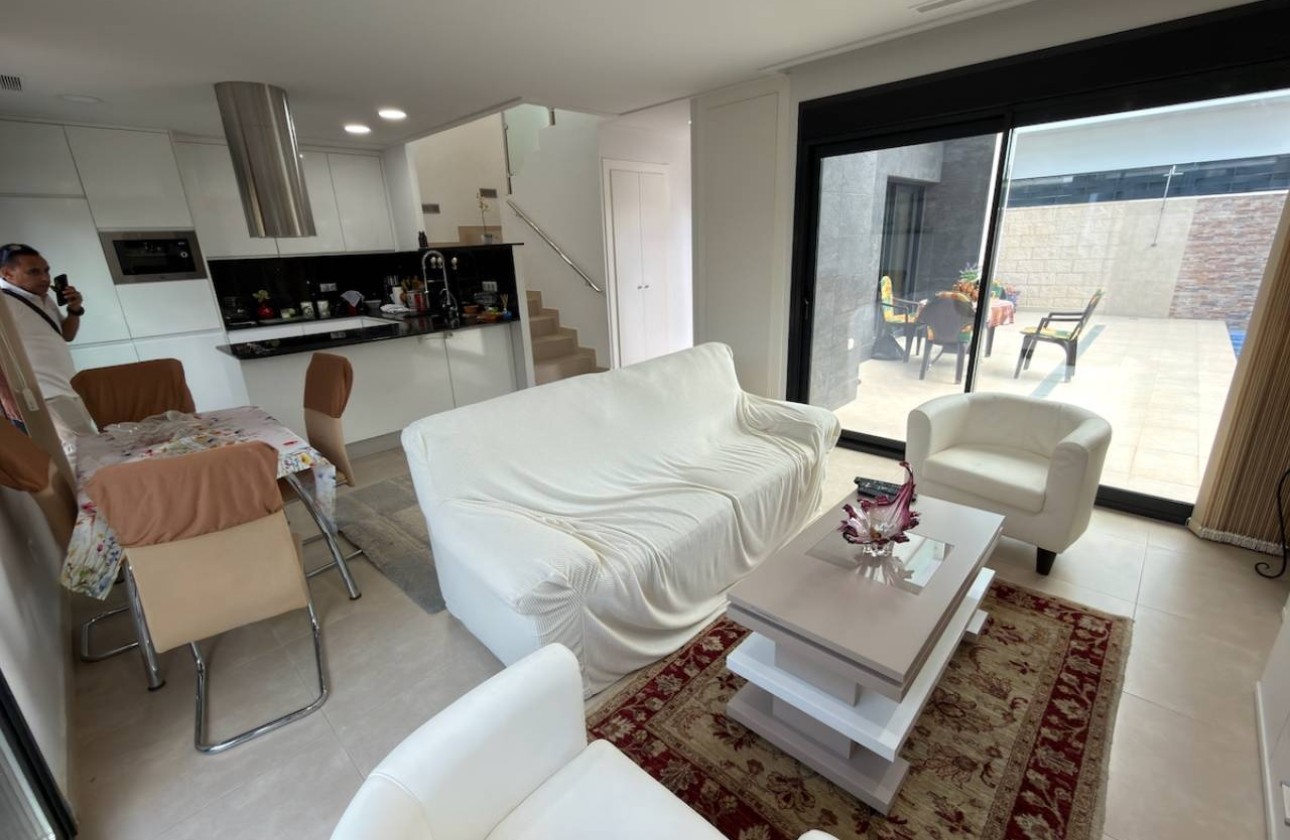 Resale - Detached Villa -
Benijofar