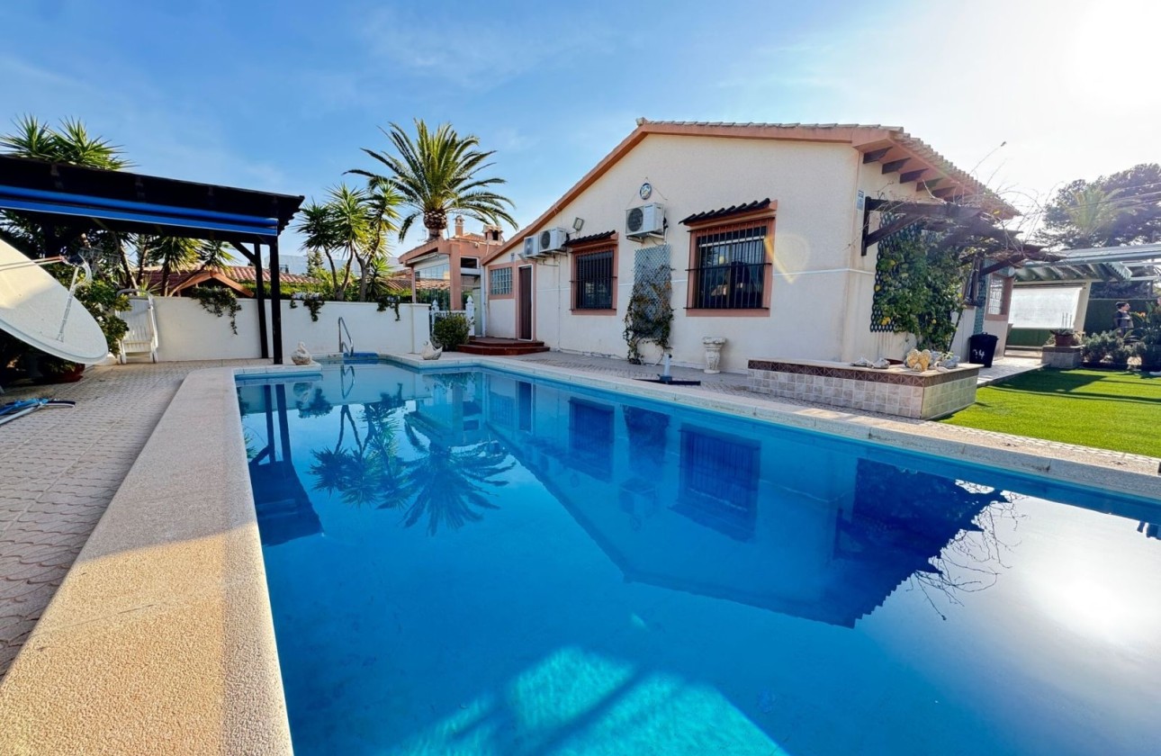 Resale - Detached Villa -
Cabo Roig