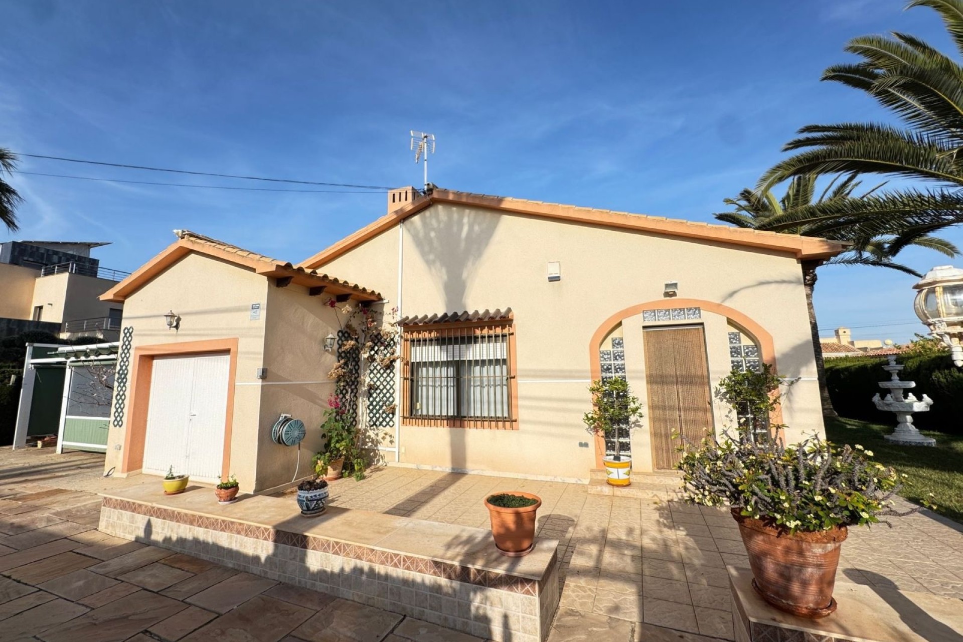 Resale - Detached Villa -
Cabo Roig