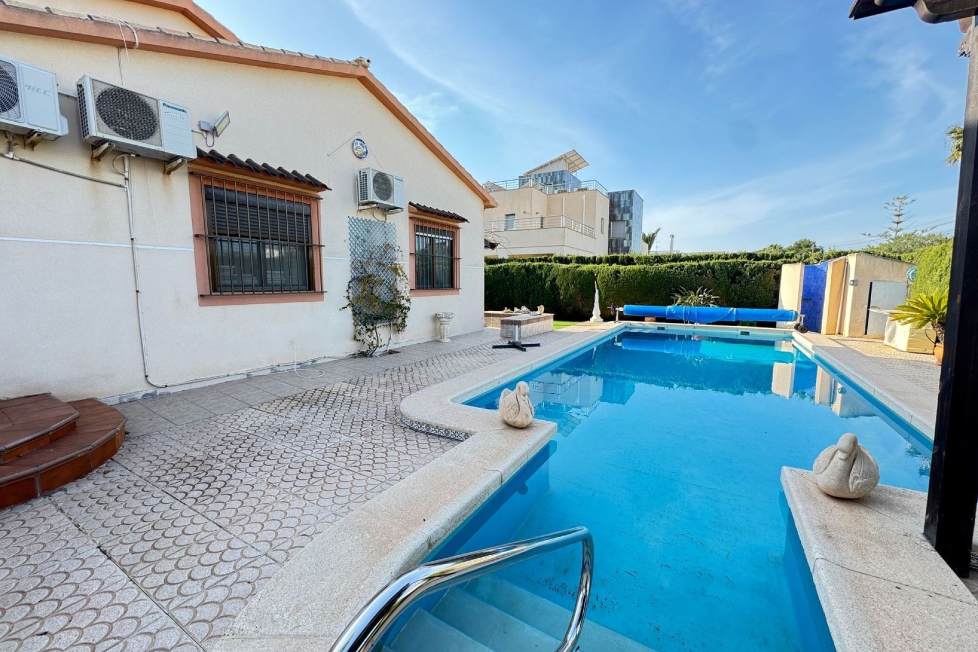 Resale - Detached Villa -
Cabo Roig