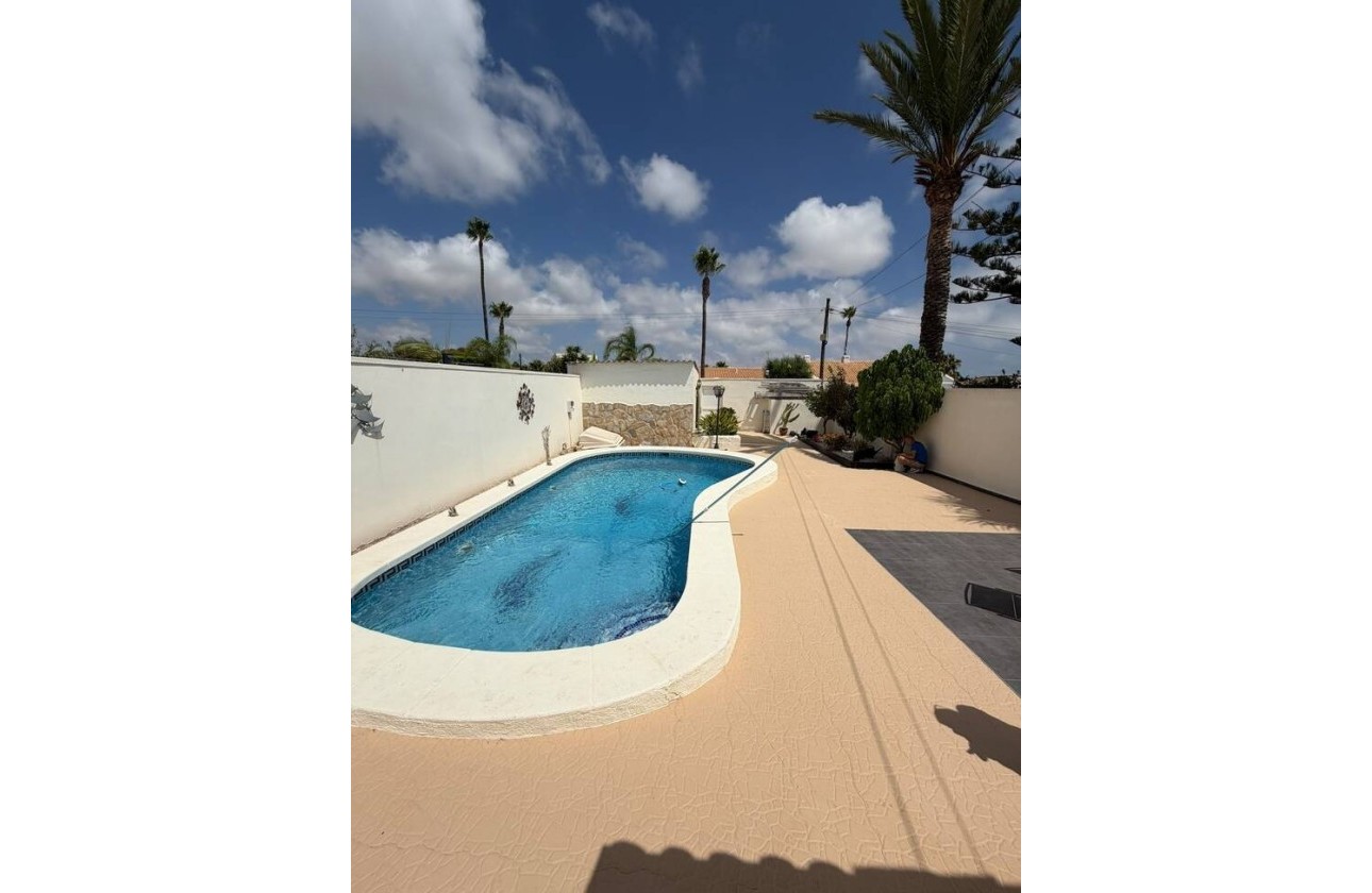 Resale - Detached Villa -
Cabo Roig