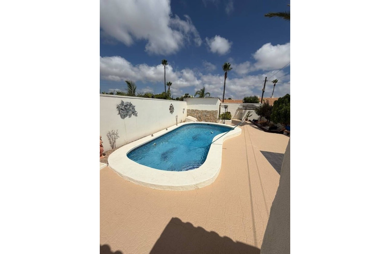 Resale - Detached Villa -
Cabo Roig
