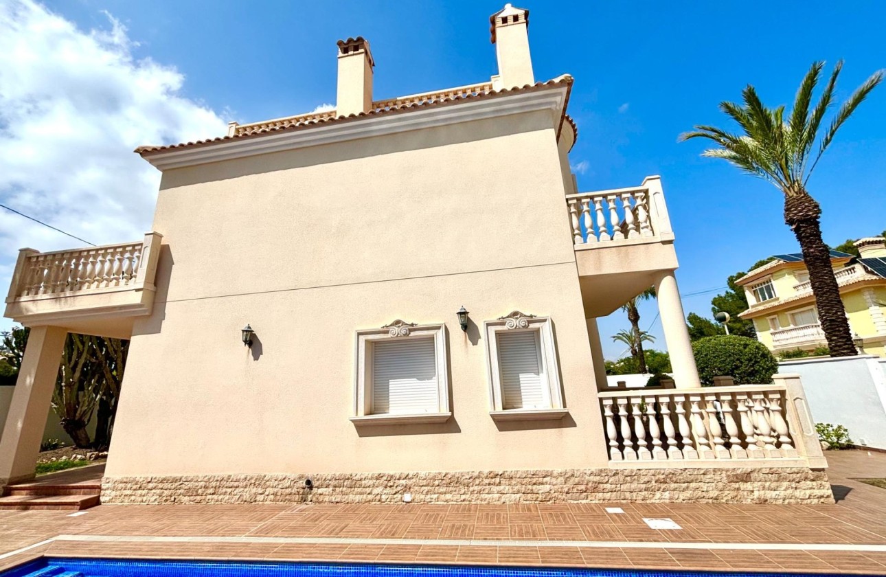 Resale - Detached Villa -
Cabo Roig