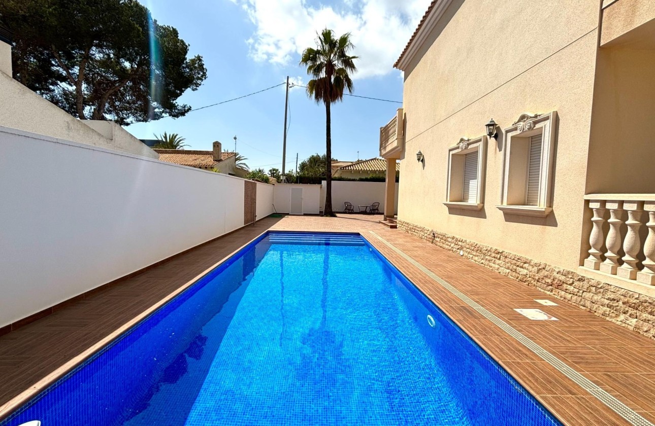 Resale - Detached Villa -
Cabo Roig