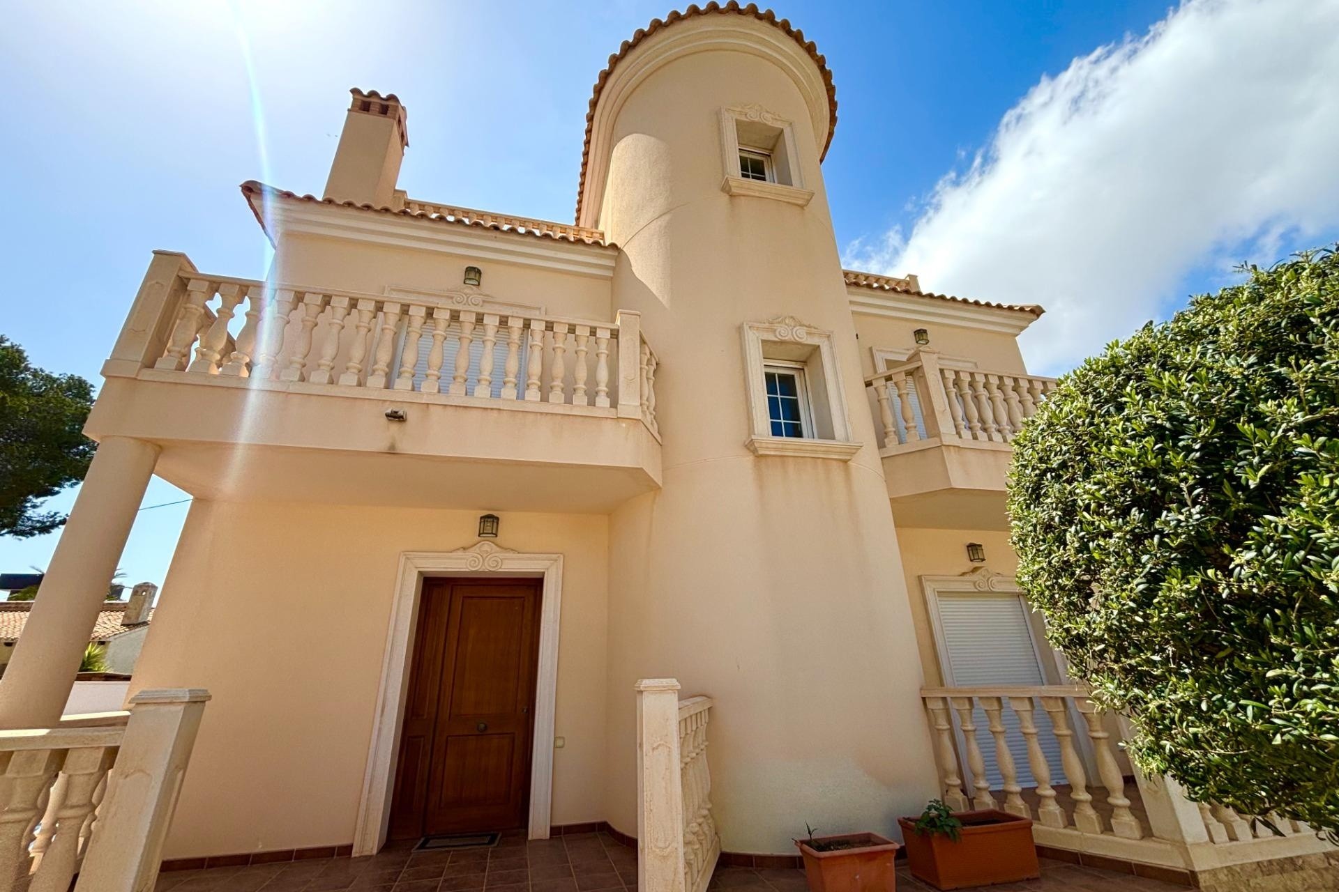 Resale - Detached Villa -
Cabo Roig