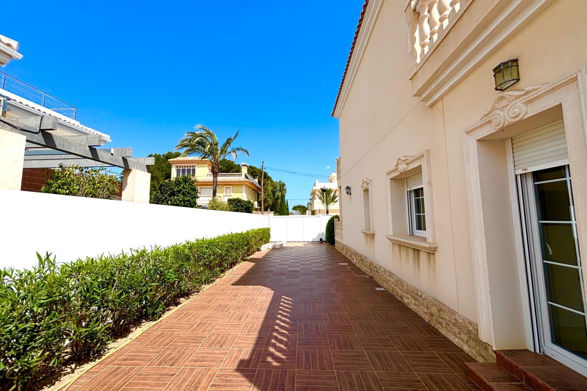 Resale - Detached Villa -
Cabo Roig