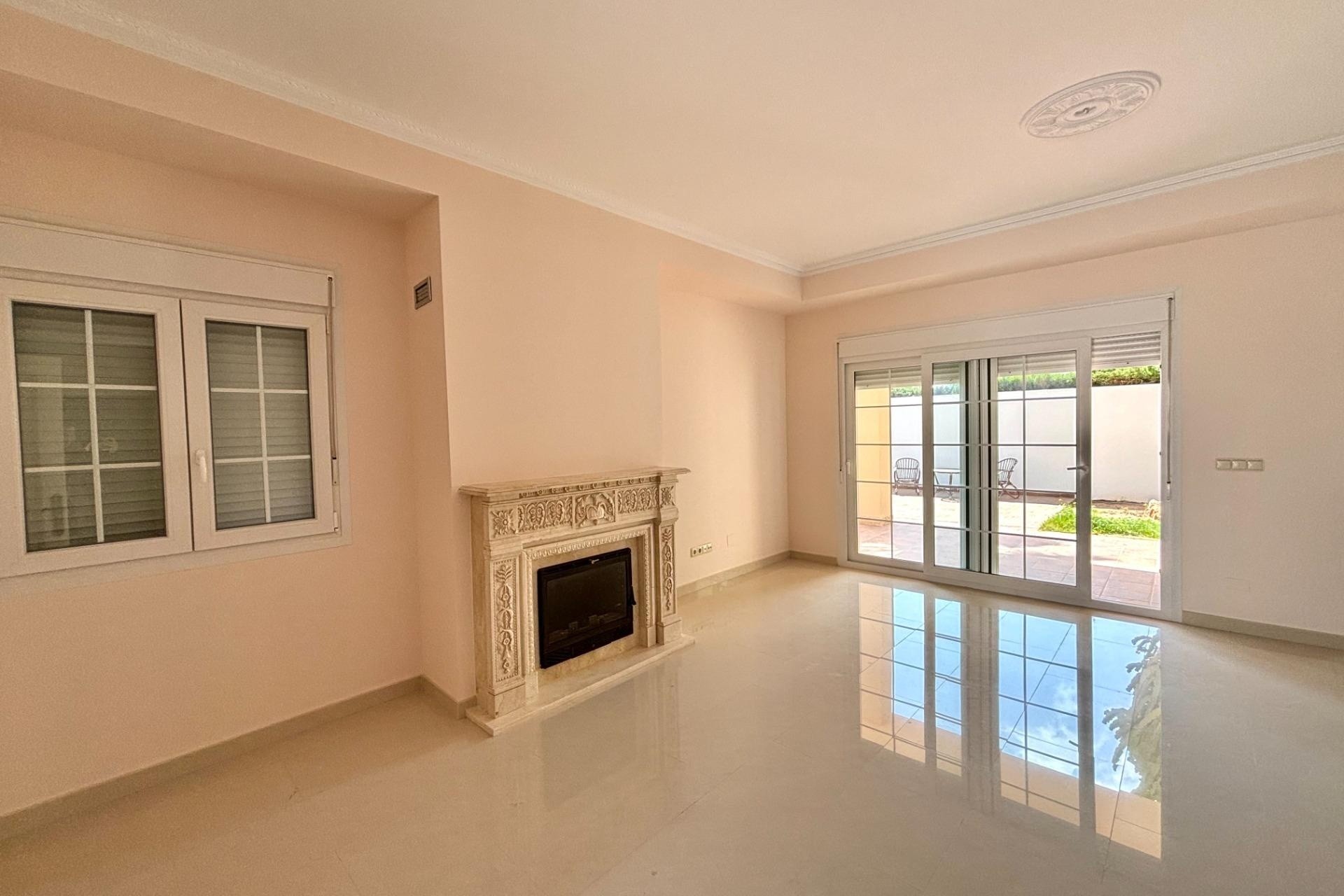 Resale - Detached Villa -
Cabo Roig