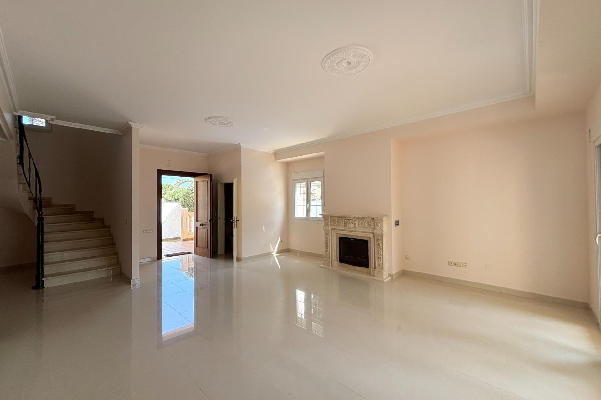 Resale - Detached Villa -
Cabo Roig