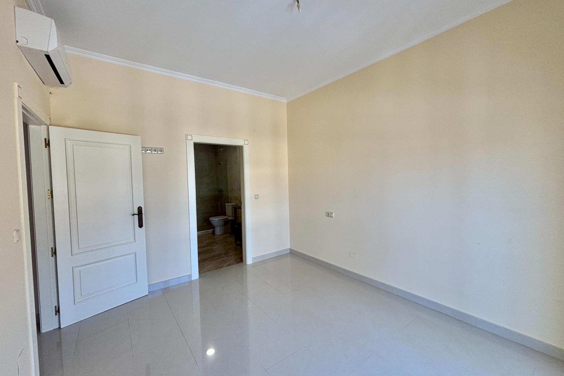 Resale - Detached Villa -
Cabo Roig