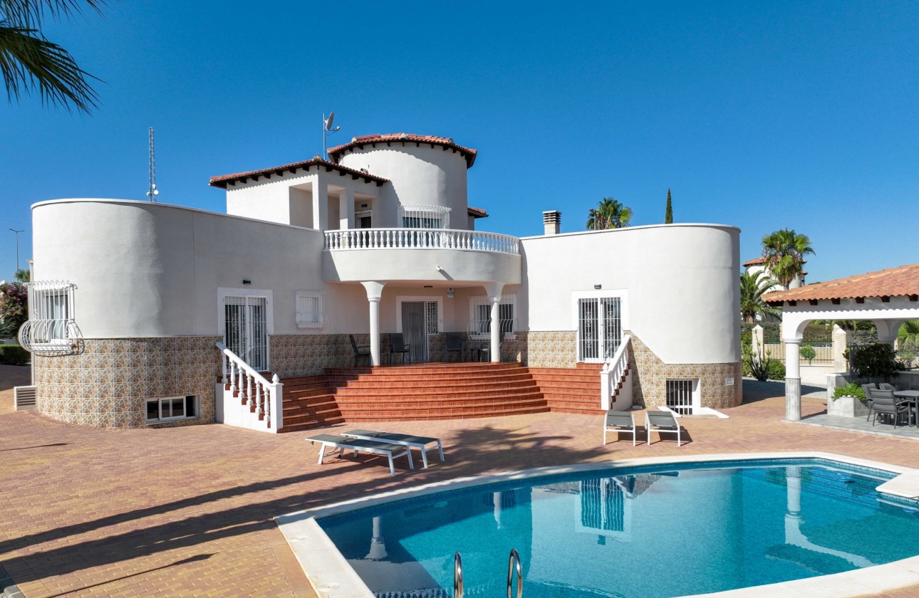 Resale - Detached Villa -
Campos Del Rio