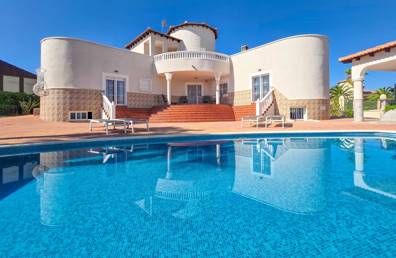 Resale - Detached Villa -
Campos Del Rio