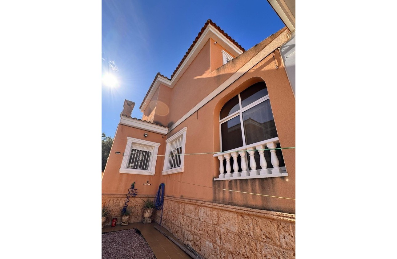 Resale - Detached Villa -
Cox
