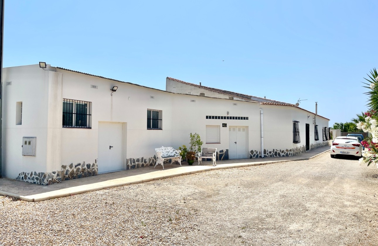Resale - Detached Villa -
Daya Nueva