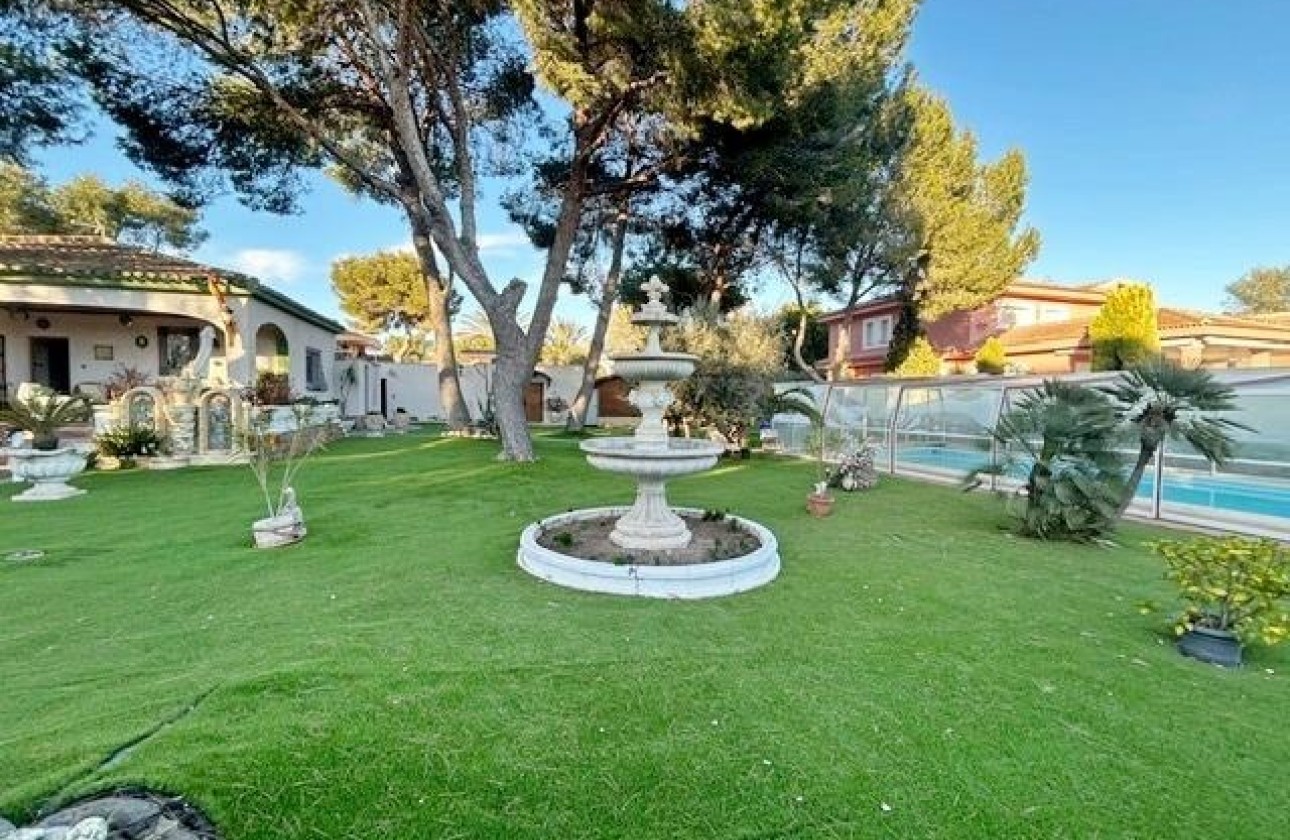 Resale - Detached Villa -
Dehesa de Campoamor - Campoamor