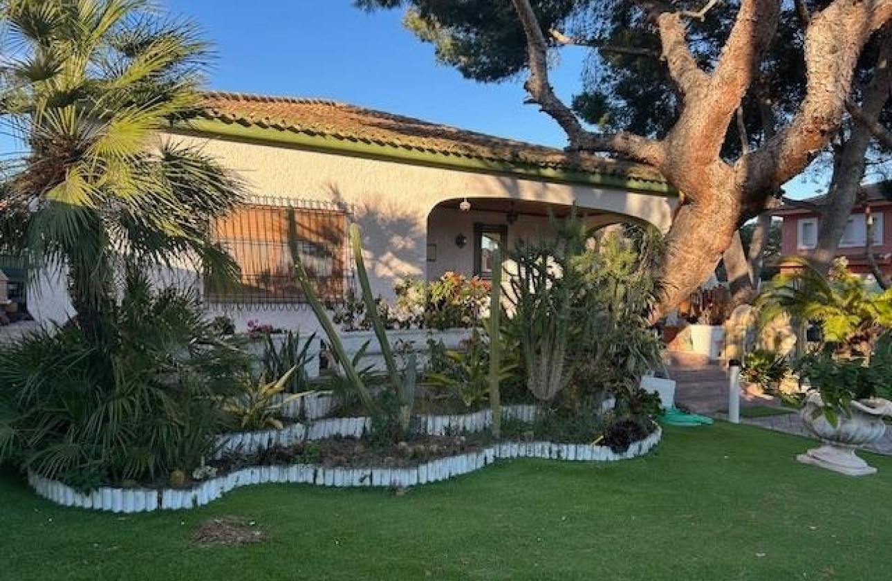 Resale - Detached Villa -
Dehesa de Campoamor - Campoamor