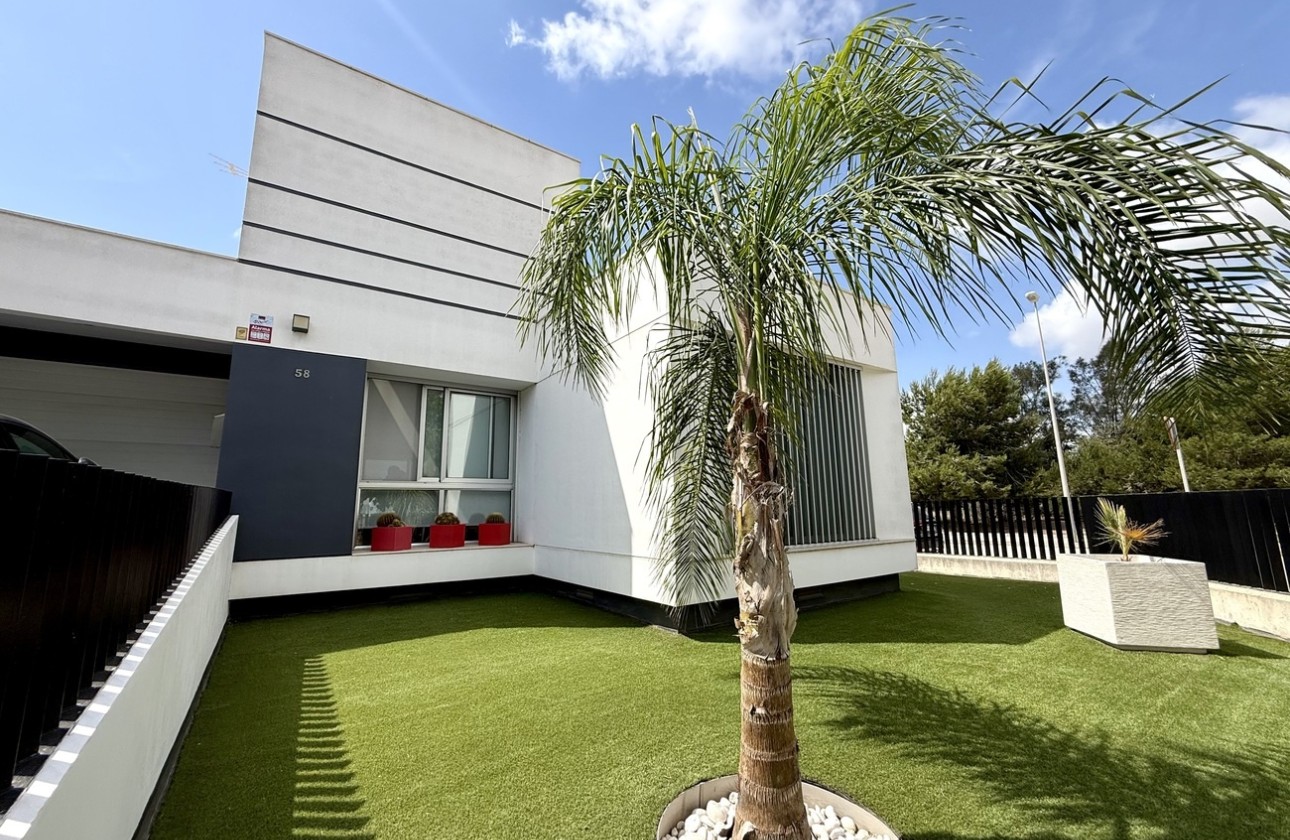Resale - Detached Villa -
Dolores