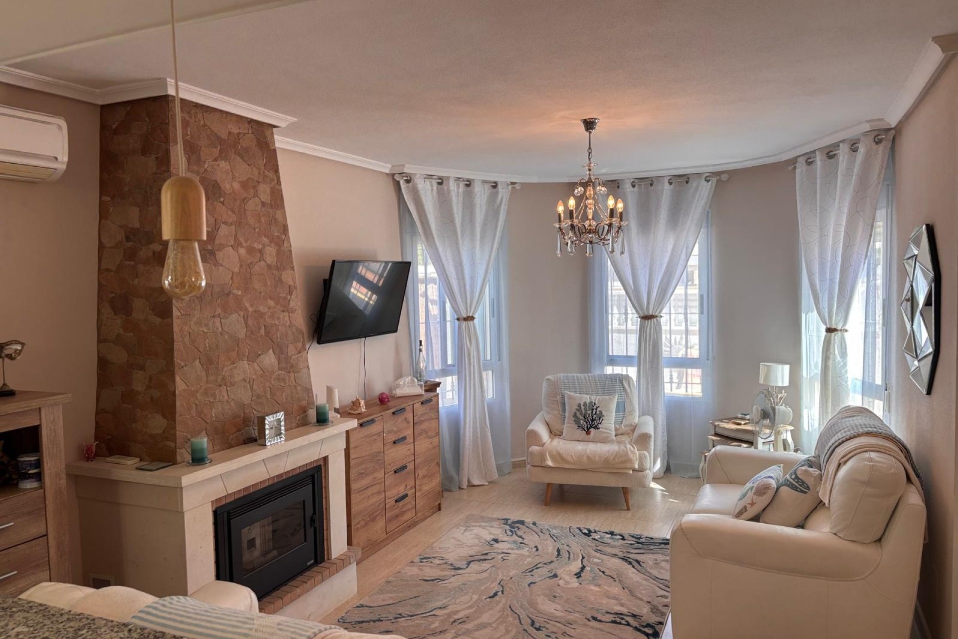 Resale - Detached Villa -
El Campo