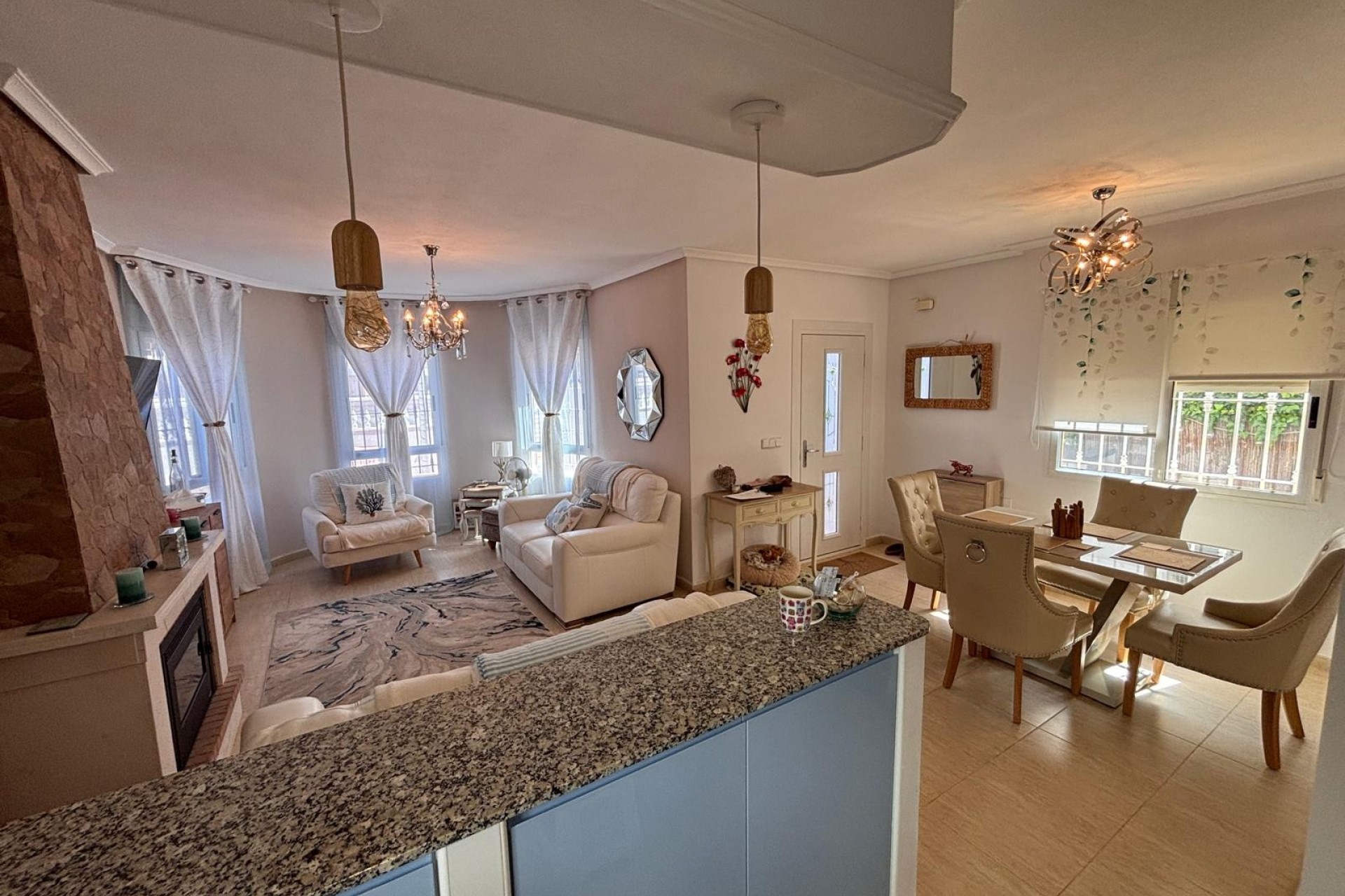 Resale - Detached Villa -
El Campo