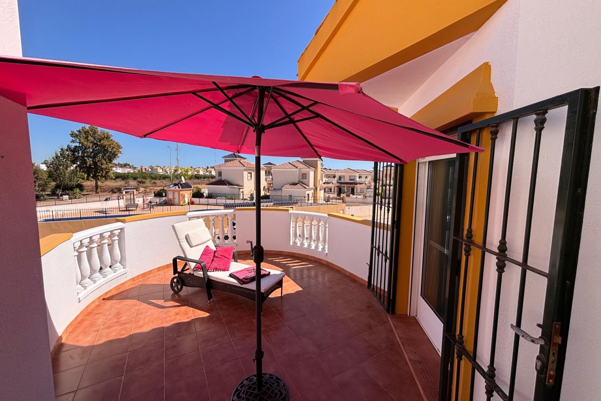 Resale - Detached Villa -
El Campo