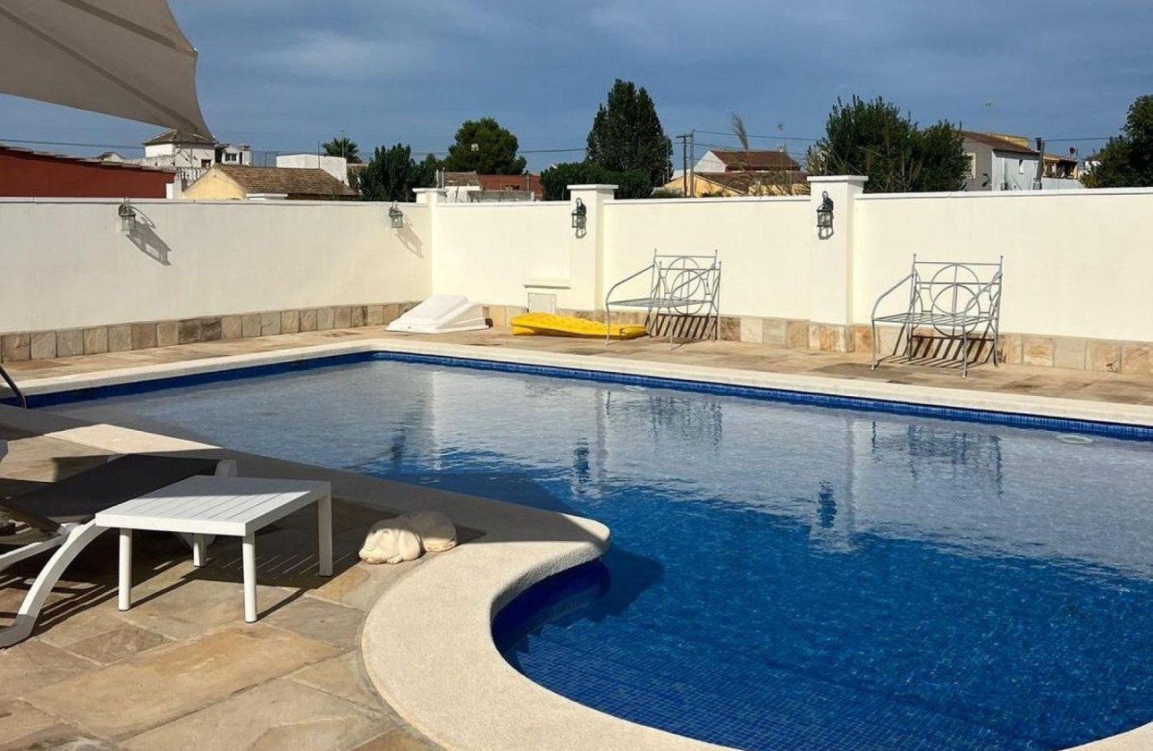 Resale - Detached Villa -
Heredades
