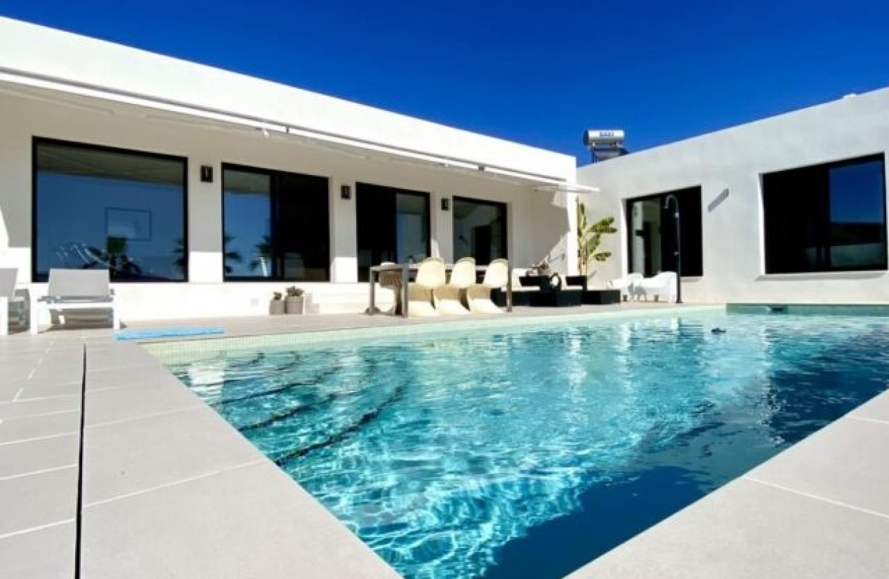 Resale - Detached Villa -
Hondón de las Nieves